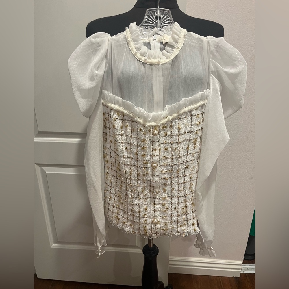 NWT Beautiful unique french style blouse